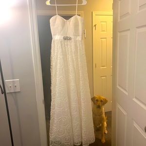 Strapless wedding dress